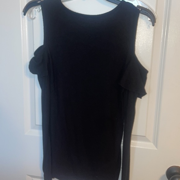 ✨Cold Shoulder Top w/ Ruffles - Picture 5 of 5